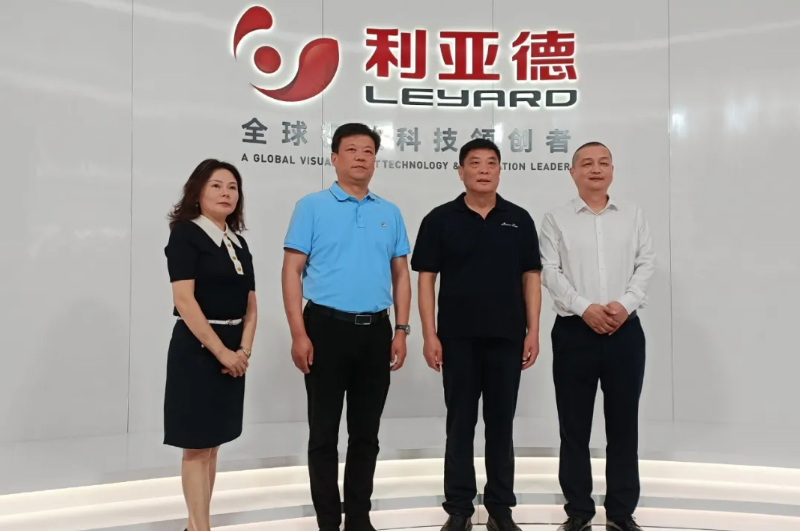 信阳副市长李新伟一行莅临BG大游集团南方总部走访调研