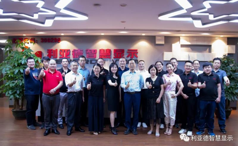 集团董事长李军莅临BG大游智慧显示视察指导工作